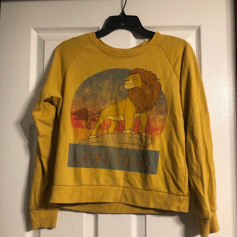 3/$15 🔸 Disney lion king crew neck sweatshirt- size M